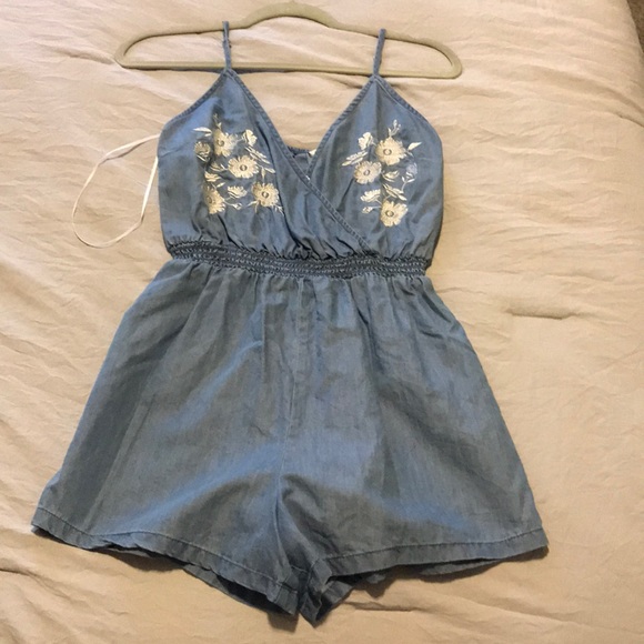 Love Tree Dresses & Skirts - Floral romper Love Tree Dresses & Skirts - Floral romper